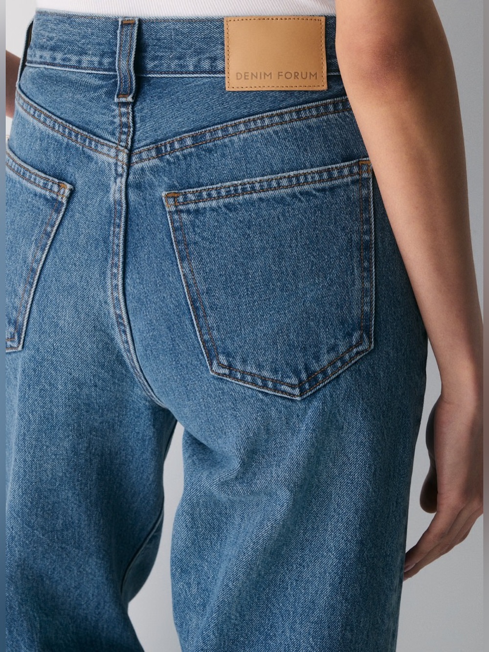 Aritzia Denim Forum The Farrah Hi-Rise Wide Leg Jean 30L Blue Denim Size 26 - Picture 3 of 15